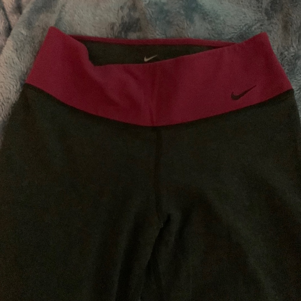 Woman’s Nike yoga pants size small